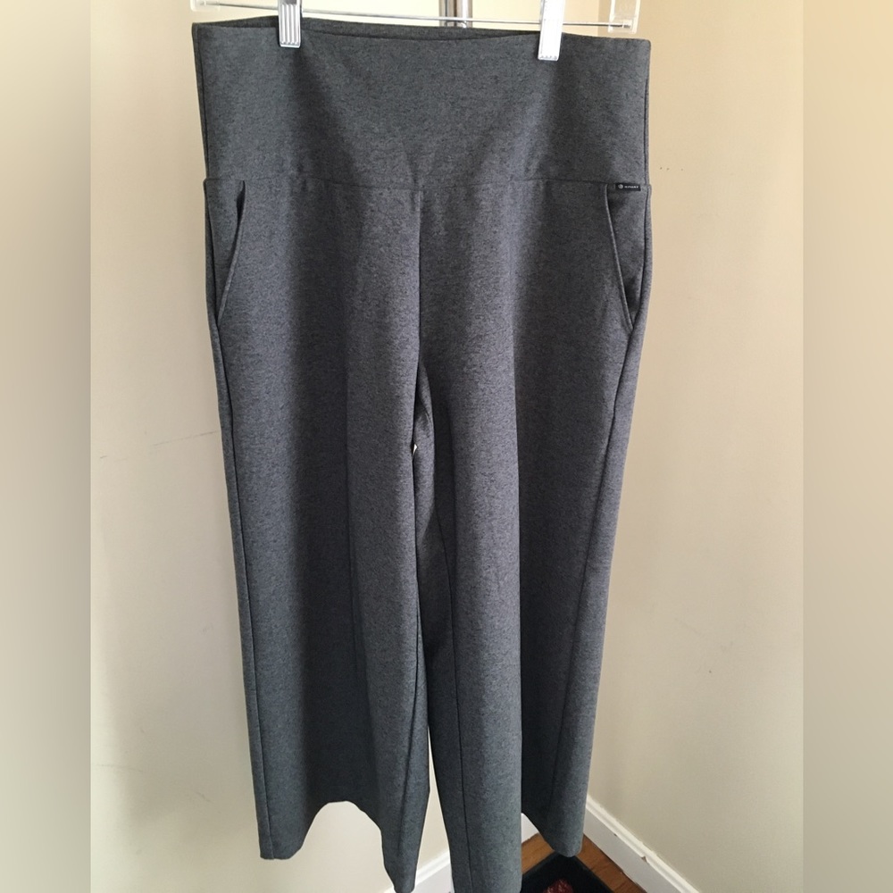 MPG sport cropped grey wide leg pants.